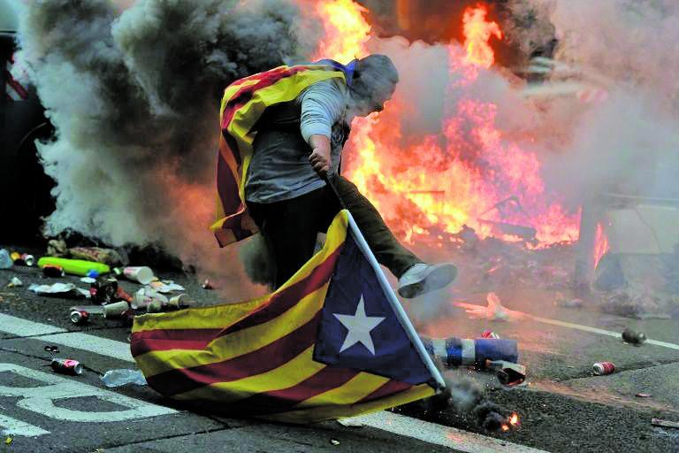 تظاهرات مادریدی ها در حمایت از کاتالون ها