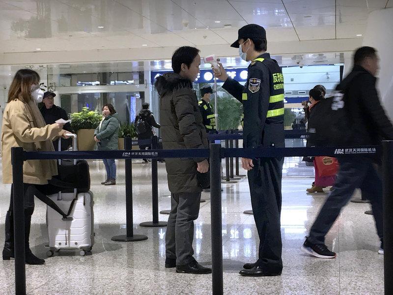 وحشت از کرونا ، ضد عفونی کردن هواپیمایی که مسافران تایوانی کشتی کروز را به خانه برگرداند