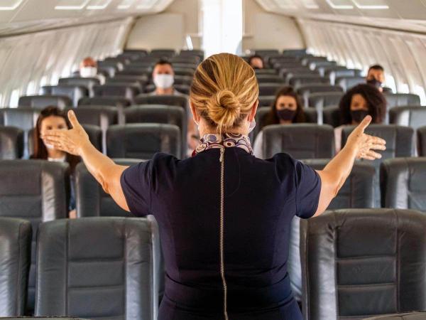 5 کاری که نباید در هواپیما انجام دهید