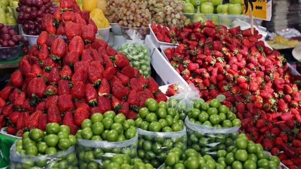 بازار میوه در مسیر کاهش قیمت، قیمت زردآلو، گیلاس، توت فرنگی، موز و گوجه سبز