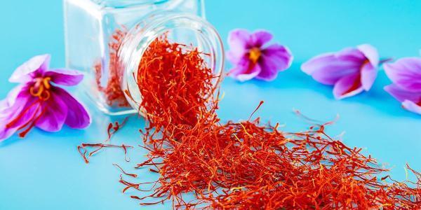 چطور زعفران دم کرده درست کنید؟ چطور زعفران دم کرده درست کنید؟