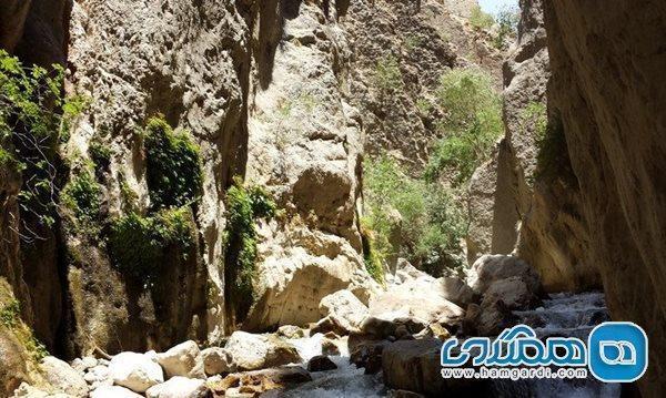 تنگ مهریان یکی از زیباترین جاذبه های طبیعی یاسوج به شمار می رود